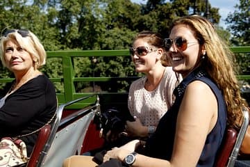 Buckingham Palace and Vintage Bus Tour of London in destination