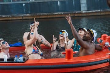 Hot Tub Boat Tour in London - London's most unique tour in destination