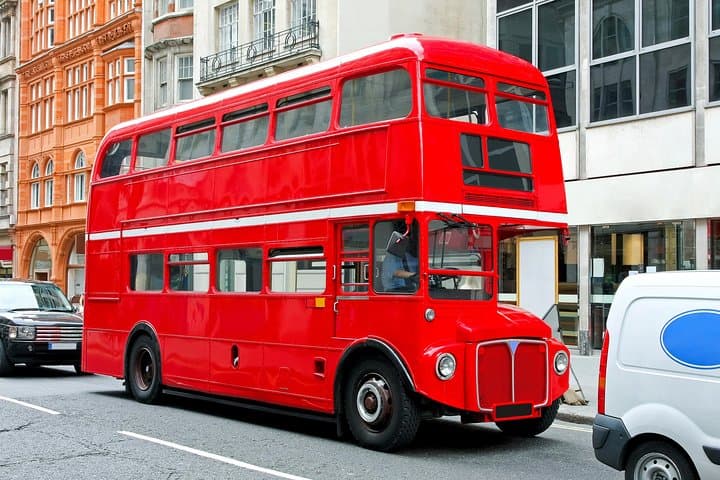 Buckingham Palace and Vintage Bus Tour of London in London