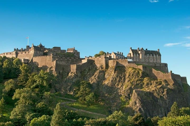 Edinburgh Rail Trip from London with Castle entry and Hop-on Hop-off bus photo highlight 2
