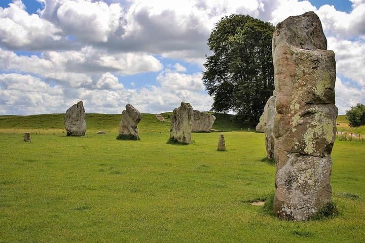 Stonehenge, Avebury and West Kennet Guided Small Group Tour from London in London