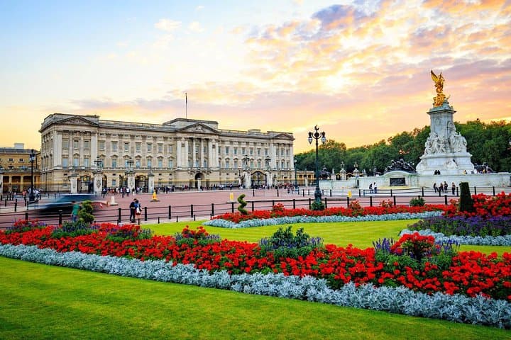 Royal Welcome with Red Carpet Treatment photo highlight 8