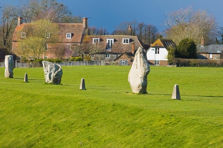 Stonehenge, Avebury and West Kennet Guided Small Group Tour from London in London