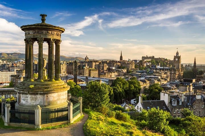 Edinburgh Rail Trip from London with Castle entry and Hop-on Hop-off bus photo highlight 1