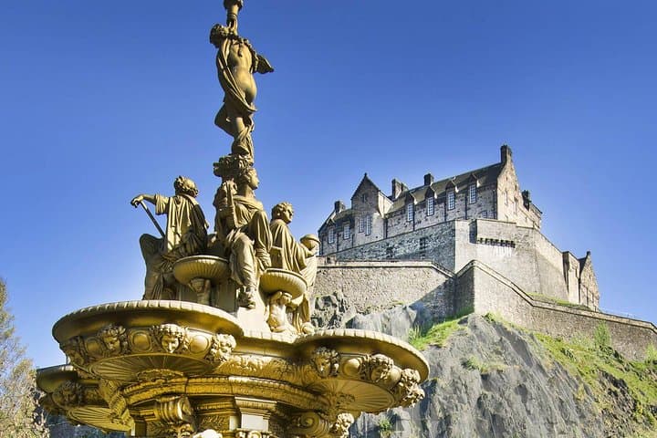 Edinburgh Rail Trip from London with Castle entry and Hop-on Hop-off bus photo highlight 3