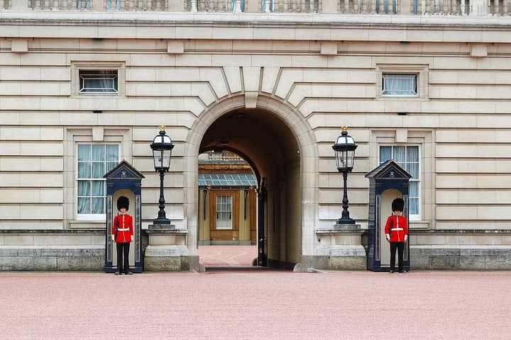 Royal London Sightseeing Tour and Thames River Cruise in London