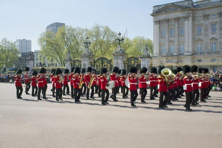 Buckingham Palace and Vintage Bus Tour of London photo highlight 12