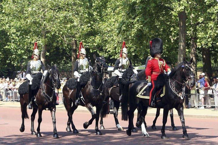 Vintage London Bus Tour Including Thames Cruise with Optional London Eye photo highlight 6
