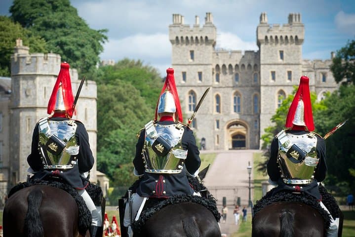 Windsor Castle, Stonehenge & Bath Private Car Tour from London gallery photo 4