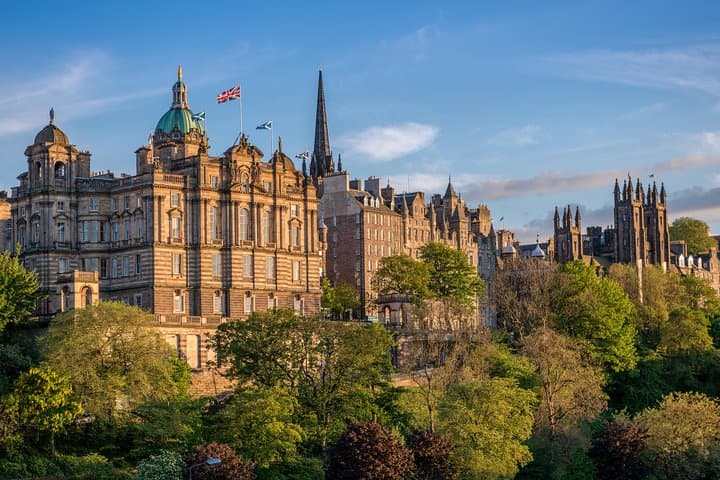 Edinburgh Rail Trip from London with Castle entry and Hop-on Hop-off bus photo highlight 5