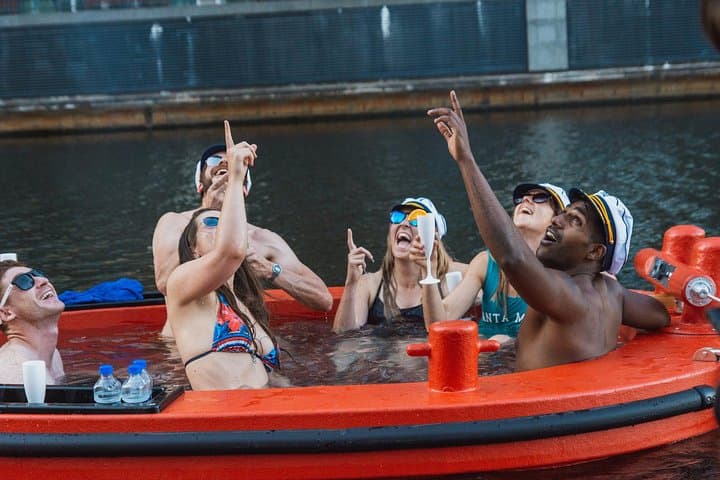Hot Tub Boat Tour in London - London's most unique tour in London