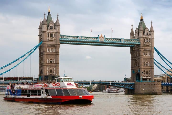 Combi Ticket: Westminster Walking Tour, River Cruise & Cutty Sark Entry in London