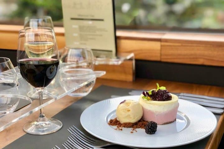 Luxury London Bus Ride and Gourmet Dinner in London