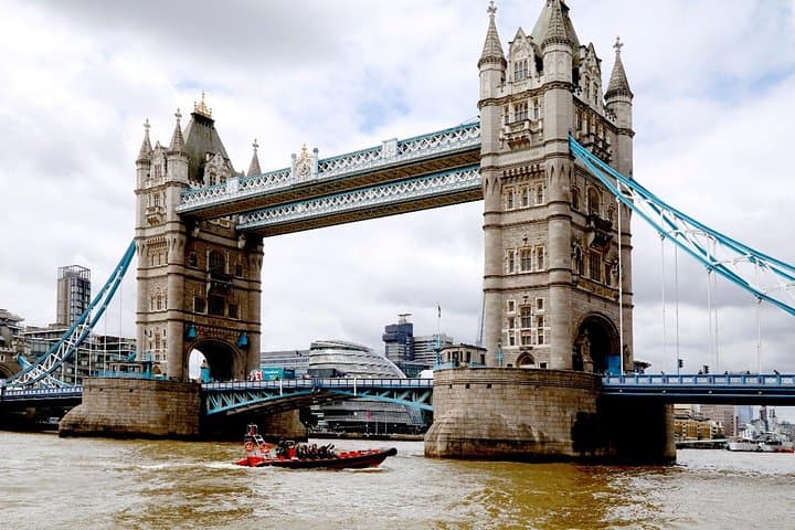 High-Speed Boat Trip through London photo highlight 10