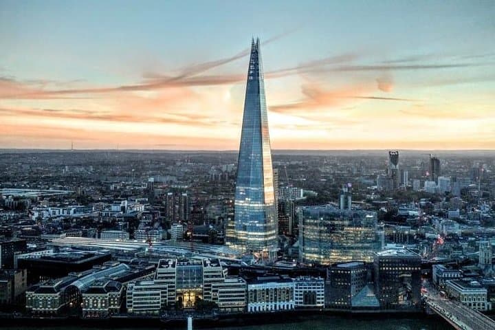 Cruise on the Thames River with Hotel Pick Up in London