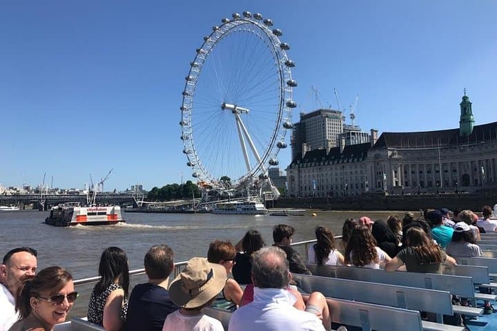 Cruise on the Thames River with Hotel Pick Up in London