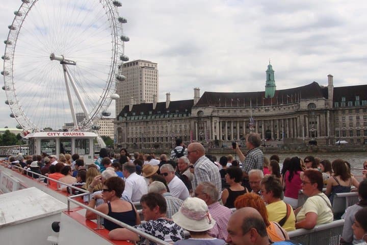 Cruise on the Thames River with Hotel Pick Up in London