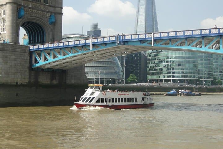 Cruise on the Thames River with Hotel Pick Up снимка с акценти 8