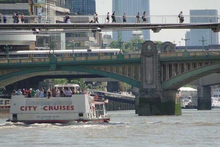 Cruise on the Thames River with Hotel Pick Up снимка с акценти 11