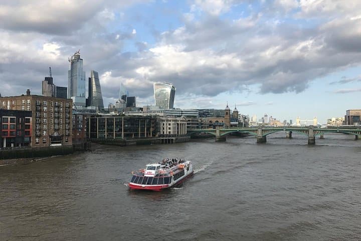 Cruise on the Thames River with Hotel Pick Up снимка с акценти 25