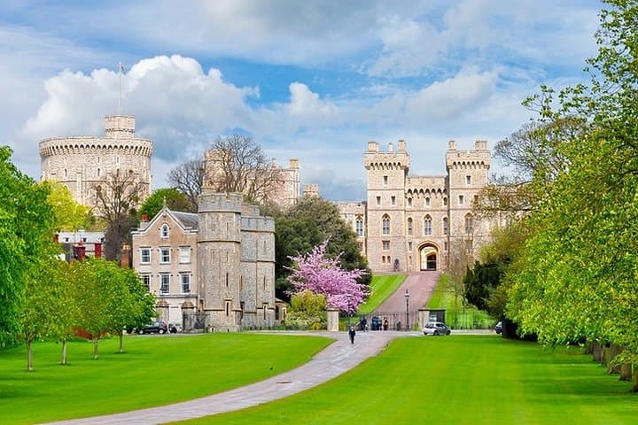 Windsor Castle & Hampton Court Independent Half Day Private Tour gallery photo 4