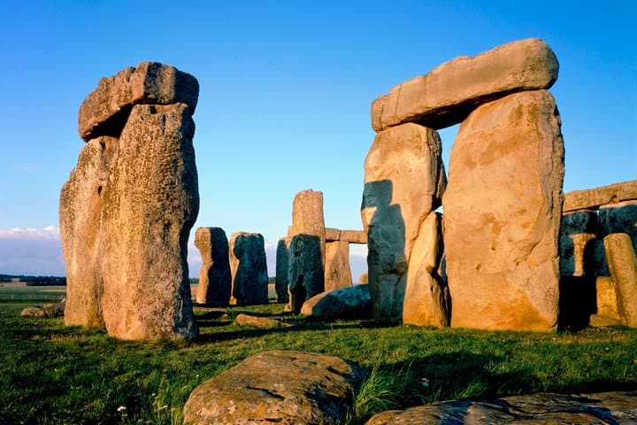 Windsor Castle, Stonehenge & Bath Private Car Tour from London in London