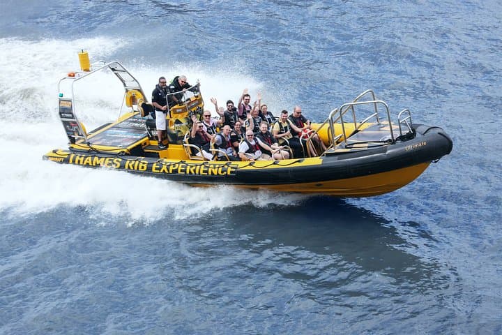 PRIVATE HIRE SPEEDBOAT 'CANARY WHARF EXPERIENCE' - 45 minutes from Embankment in London