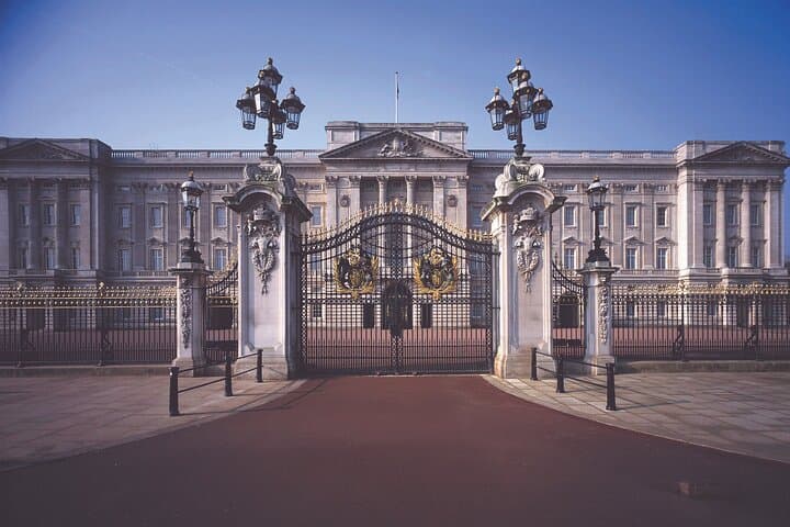 Vintage London Bus Tour Including Thames Cruise with Optional London Eye photo highlight 10