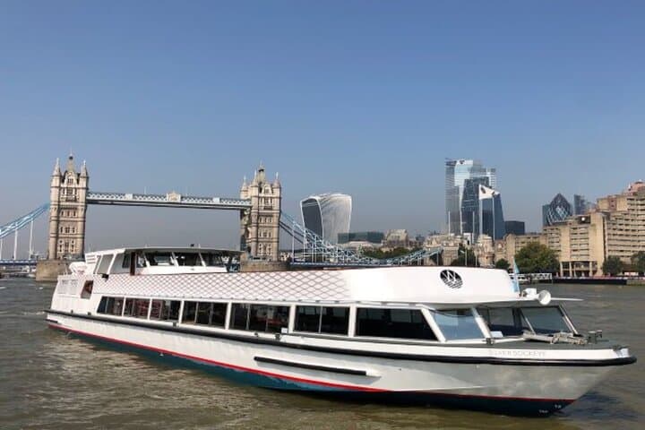 New Year's Eve Party Boat on The Thames with Live Band gallery photo 4